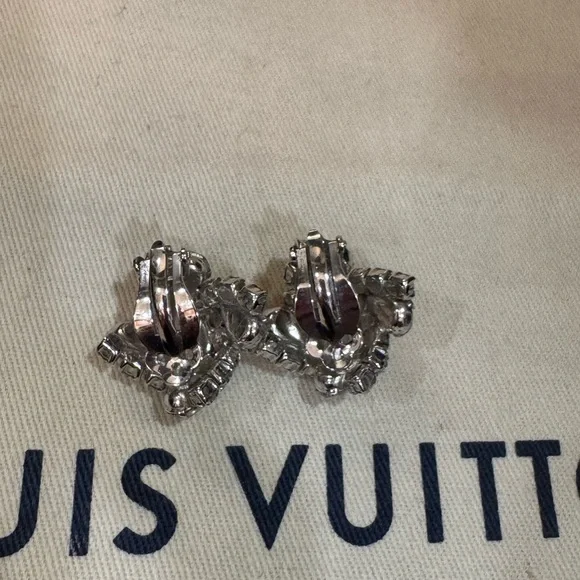 Vintage floral shaped Silver Crystal clip on Earrings - Picture 3 of 4